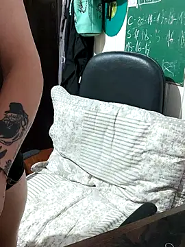 Snapshot of ElfGrey chatting on 01/08/25, 03:29 ElfGrey online show from 01/08/25, 03:29