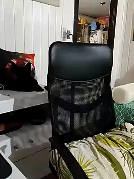 Snapshot of ElfGrey chatting on 02/05/25, 03:45 ElfGrey online show from 02/05/25, 03:45