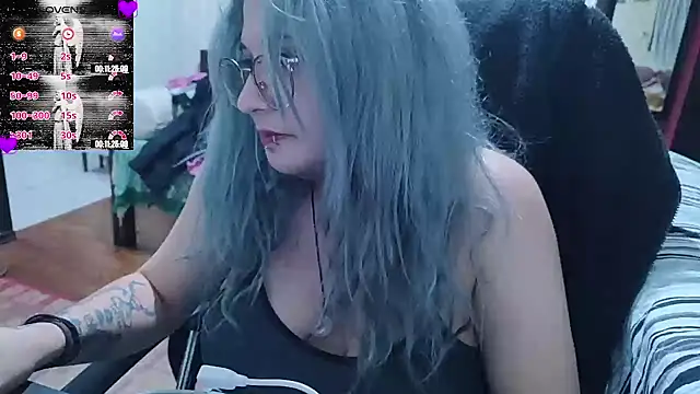 Snapshot of ElfGrey chatting on 09/22/25, 04:47 ElfGrey online show from 09/22/25, 04:47