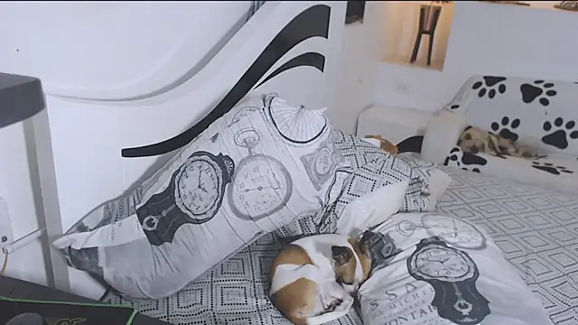 Snapshot of yina-rosse chatting on 03/17/25, 10:49 yina-rosse online show from 03/17/25, 10:49