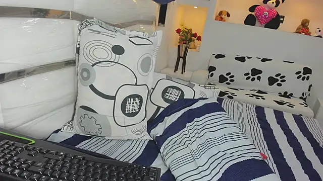 Snapshot of yina-rosse chatting on 05/12/26, 09:56 yina-rosse online show from 05/12/26, 09:56