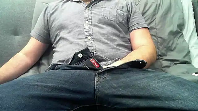 Snapshot of holeymoley25 chatting on 03/07/25, 10:32 holeymoley25 online show from 03/07/25, 10:32