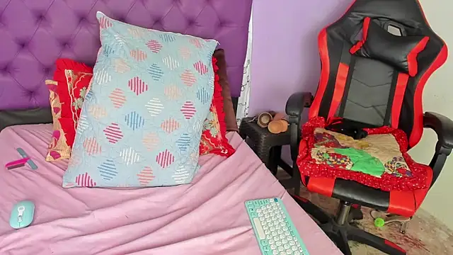 Margoth clain online show from 12/16/25, 01:38