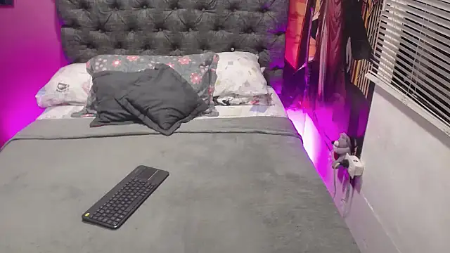 JEENEVIEVE online show from 11/11/25, 06:30