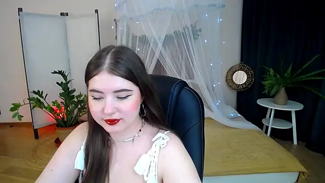 NicoleFoxery online show from 02/04/25, 06:25