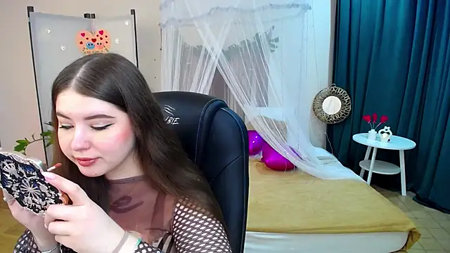 NicoleFoxery online show from 02/18/25, 06:26