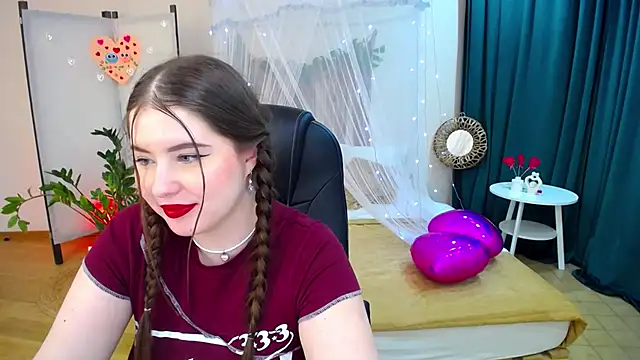 NicoleFoxery online show from 02/19/25, 09:36