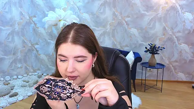 NicoleFoxery online show from 11/29/25, 06:22