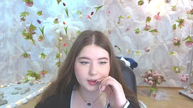 NicoleFoxery online show from 05/25/26, 06:25
