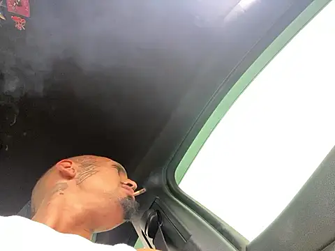 Snapshot of Prettyboiflaco chatting on 03/04/25, 02:53 Prettyboiflaco online show from 03/04/25, 02:53