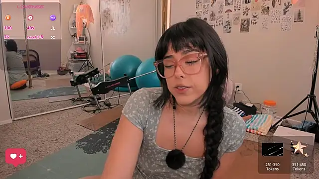 Snapshot of Evie-Luna chatting on 06/13/26, 08:29 Evie-Luna online show from 06/13/26, 08:29
