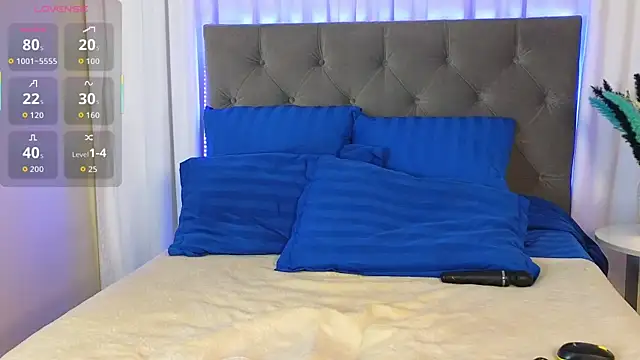 Ariana Petite online show from 12/18/25, 12:17