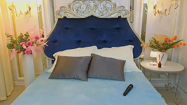 Snapshot of Ariana_Petite chatting on 05/15/26, 12:28 Ariana Petite online show from 05/15/26, 12:28