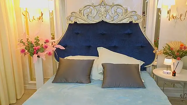 Snapshot of Ariana_Petite chatting on 05/15/26, 11:45 Ariana Petite online show from 05/15/26, 11:45