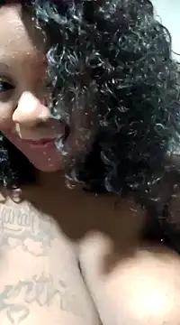 Snapshot of 6lue6a6y69 chatting on 12/24/24, 02:32 6lue6a6y69 online show from 12/24/24, 02:32