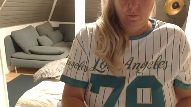 KimMitchelli online show from 11/19/25, 05:07