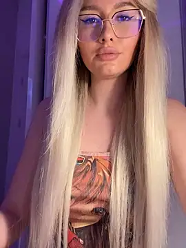 Snapshot of mollyxxx chatting on 12/14/24, 06:35 mollyxxx online show from 12/14/24, 06:35