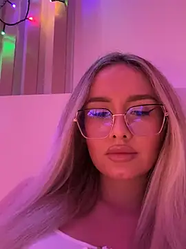 Snapshot of mollyxxx chatting on 12/18/24, 07:15 mollyxxx online show from 12/18/24, 07:15