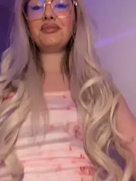 Snapshot of mollyxxx chatting on 01/07/25, 01:49 mollyxxx online show from 01/07/25, 01:49