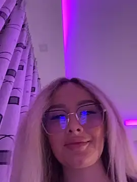 Snapshot of mollyxxx chatting on 02/01/25, 10:55 mollyxxx online show from 02/01/25, 10:55