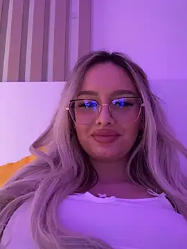 Snapshot of mollyxxx chatting on 02/03/25, 04:25 mollyxxx online show from 02/03/25, 04:25