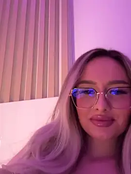 Snapshot of mollyxxx chatting on 02/12/25, 04:44 mollyxxx online show from 02/12/25, 04:44