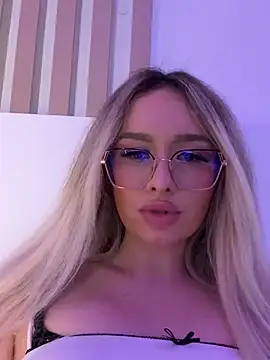 Snapshot of mollyxxx chatting on 02/14/25, 07:49 mollyxxx online show from 02/14/25, 07:49