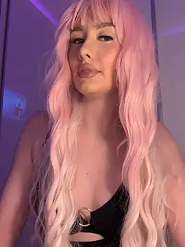 Snapshot of mollyxxx chatting on 03/05/25, 12:38 mollyxxx online show from 03/05/25, 12:38