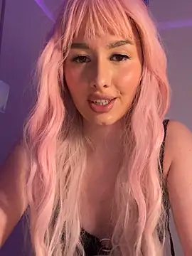 Snapshot of mollyxxx chatting on 03/05/25, 03:40 mollyxxx online show from 03/05/25, 03:40