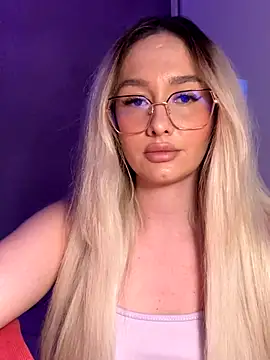 Snapshot of mollyxxx chatting on 11/09/25, 03:16 mollyxxx online show from 11/09/25, 03:16