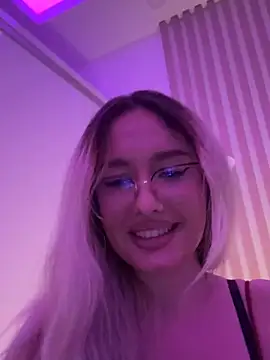 Snapshot of mollyxxx chatting on 12/20/25, 09:11 mollyxxx online show from 12/20/25, 09:11