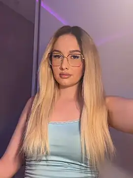 mollyxxx online show from 05/13/26, 08:01