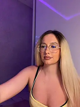 Snapshot of mollyxxx chatting on 08/02/26, 01:48 mollyxxx online show from 08/02/26, 01:48