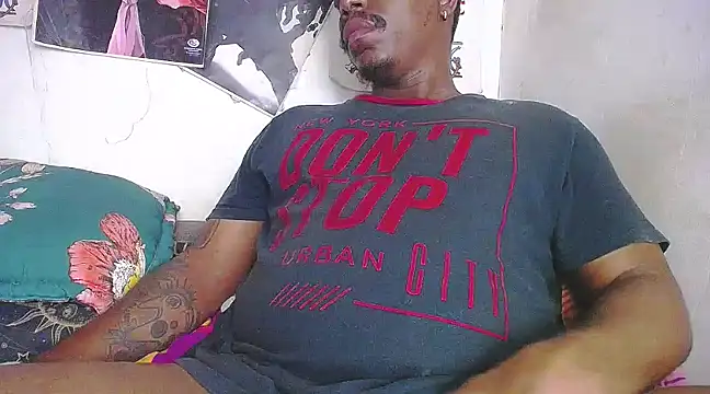 Snapshot of BlackRunning chatting on 03/14/25, 02:19 BlackRunning online show from 03/14/25, 02:19