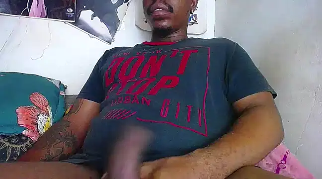 Snapshot of BlackRunning chatting on 03/15/25, 04:13 BlackRunning online show from 03/15/25, 04:13