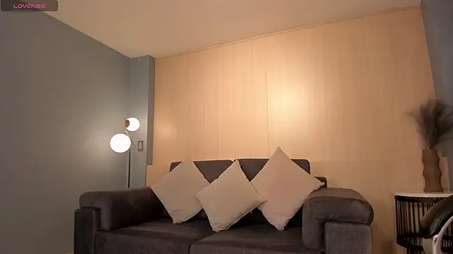 MiaRoberts1 online show from 11/13/25, 06:07