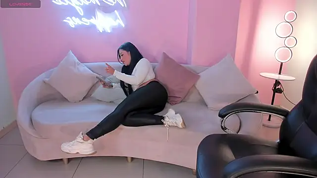 MiaRoberts1 online show from 12/19/25, 06:59