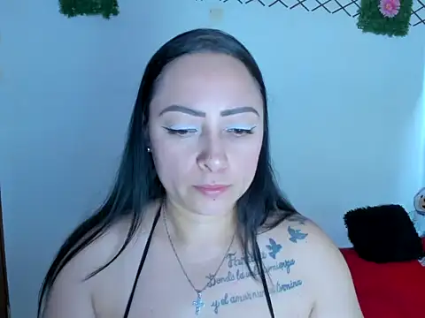 Snapshot of julybravo chatting on 12/12/24, 10:20 julybravo online show from 12/12/24, 10:20