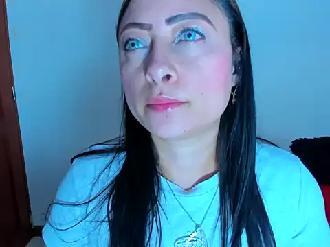 Snapshot of julybravo chatting on 01/27/25, 09:44 julybravo online show from 01/27/25, 09:44