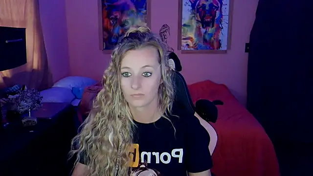 Snapshot of AsiaGoesPro chatting on 12/18/25, 05:41 AsiaGoesPro online show from 12/18/25, 05:41