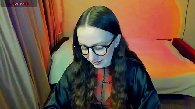 Snapshot of CurlySteph chatting on 05/17/26, 05:42 CurlySteph online show from 05/17/26, 05:42