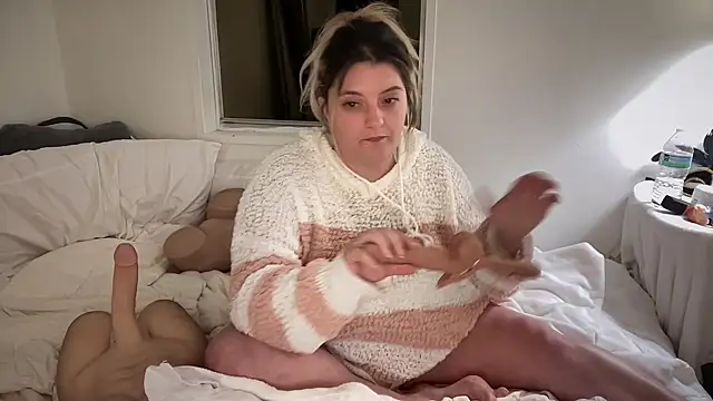 Snapshot of magicsparkles chatting on 12/13/24, 01:37 magicsparkles online show from 12/13/24, 01:37