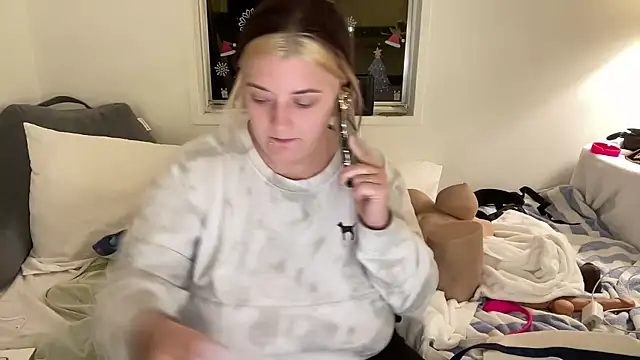 Snapshot of magicsparkles chatting on 01/04/25, 02:46 magicsparkles online show from 01/04/25, 02:46