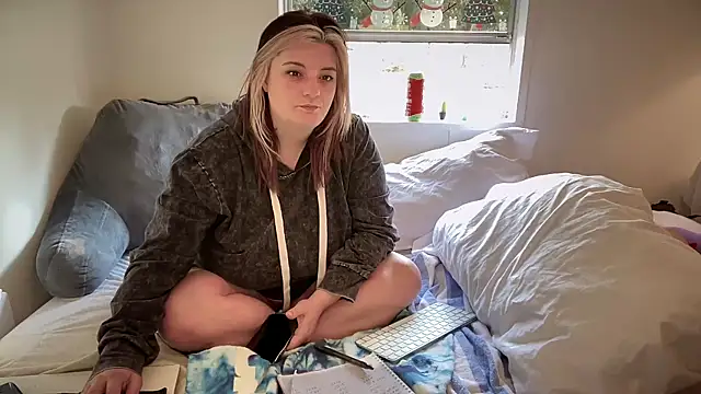 Snapshot of magicsparkles chatting on 01/14/25, 02:11 magicsparkles online show from 01/14/25, 02:11