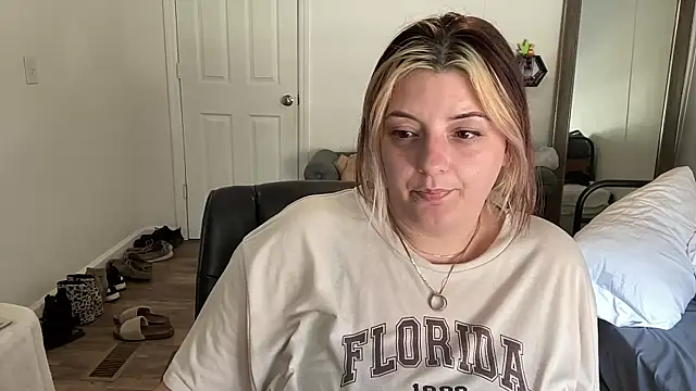 Snapshot of magicsparkles chatting on 02/05/25, 09:07 magicsparkles online show from 02/05/25, 09:07