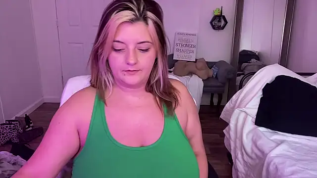 Snapshot of magicsparkles chatting on 02/20/25, 09:42 magicsparkles online show from 02/20/25, 09:42