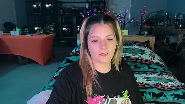 Snapshot of magicsparkles chatting on 10/08/25, 03:04 magicsparkles online show from 10/08/25, 03:04