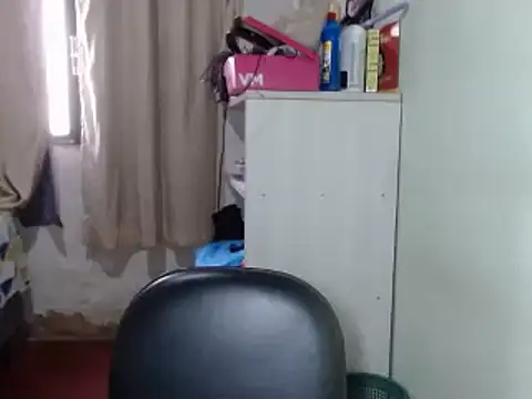 Snapshot of bustycarly chatting on 12/27/24, 01:28 bustycarly online show from 12/27/24, 01:28