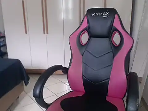 Snapshot of bustycarly chatting on 01/25/25, 01:30 bustycarly online show from 01/25/25, 01:30