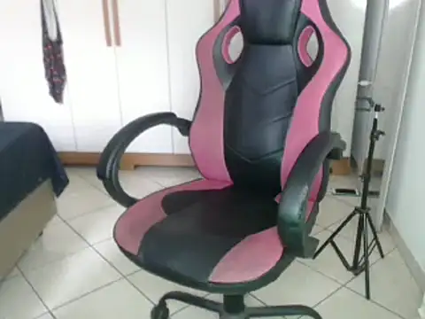 Snapshot of bustycarly chatting on 01/26/25, 01:04 bustycarly online show from 01/26/25, 01:04